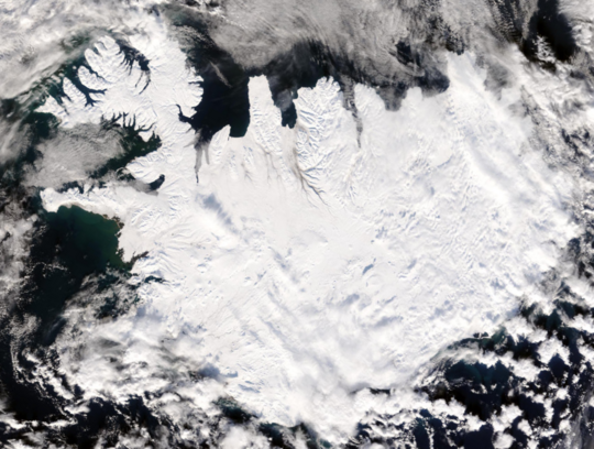 Gervitunglamynd: Ísland snævi þakið