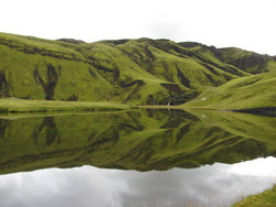 speglun við vatn