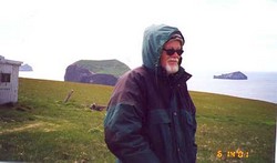 Óskar á Stórhöfða, hafið í baksýn