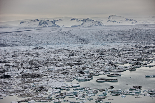 jökulhröngl á lóni, jökull í baksýn