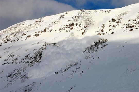 fjallshlíð, snjókóf í gili