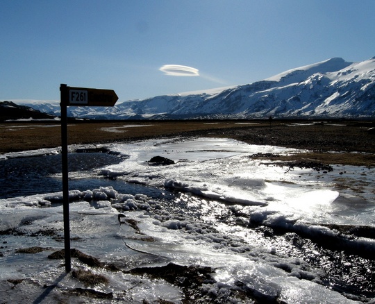 Vindskafið ský við Eyjafjallajökul